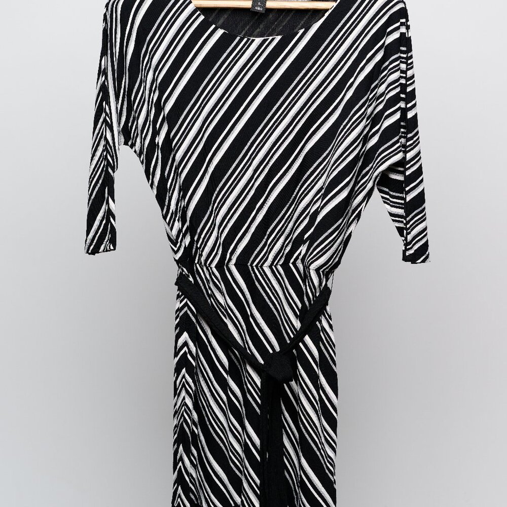 WHBM White House Black Market Diagonal Stripe Dress – Flattering Fit